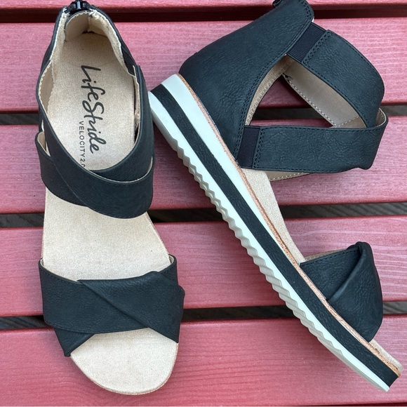 Life Stride Shoes - 🖤 Life Stride Zoom Platform Sandals 🖤